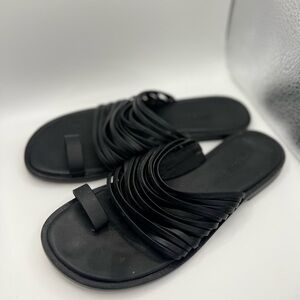 Vince Black Sandals Minimalist Thong Design